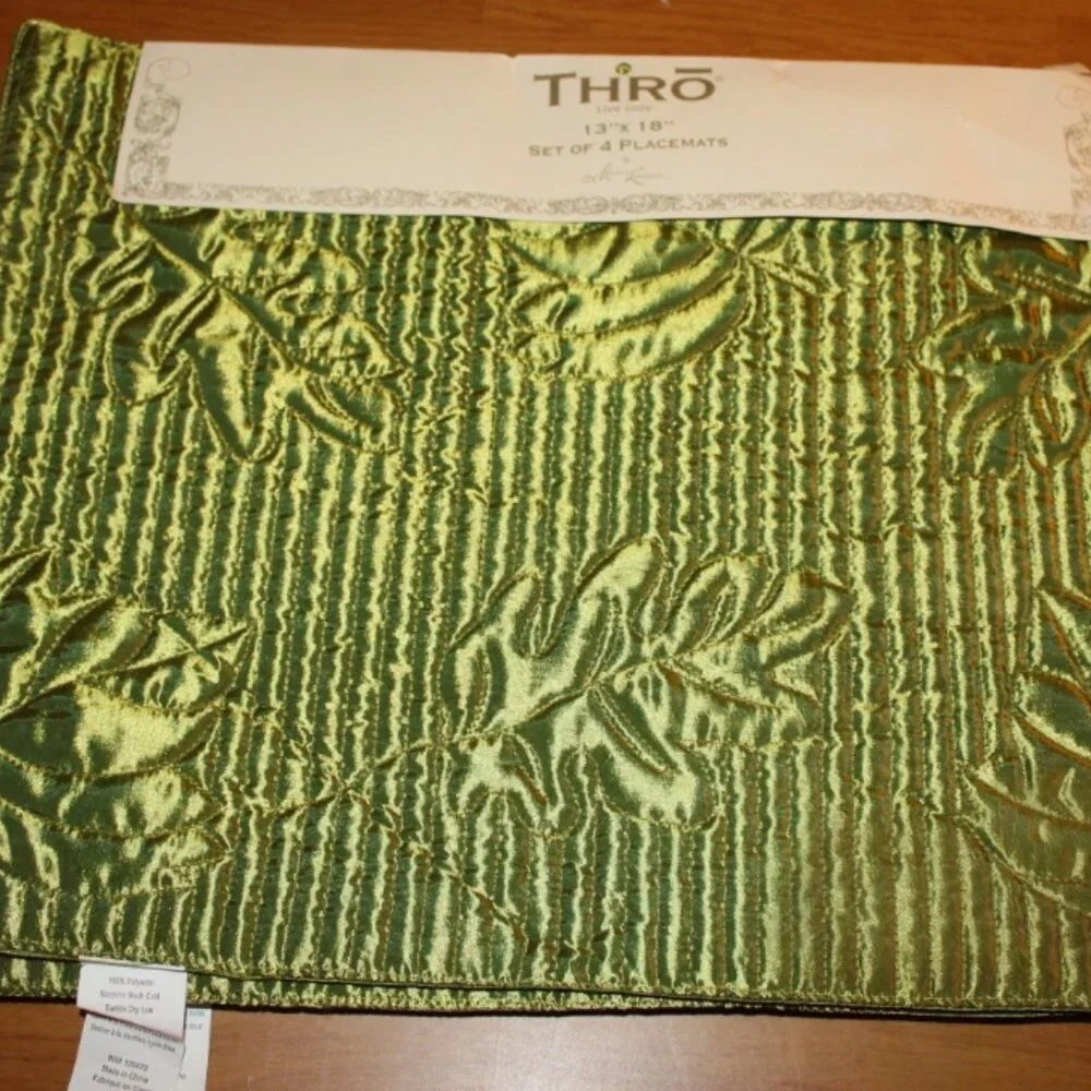 Green Quilted Satin Placemats Leaf Motif New Dining Table 4 Pc Set NWT 13 x 18